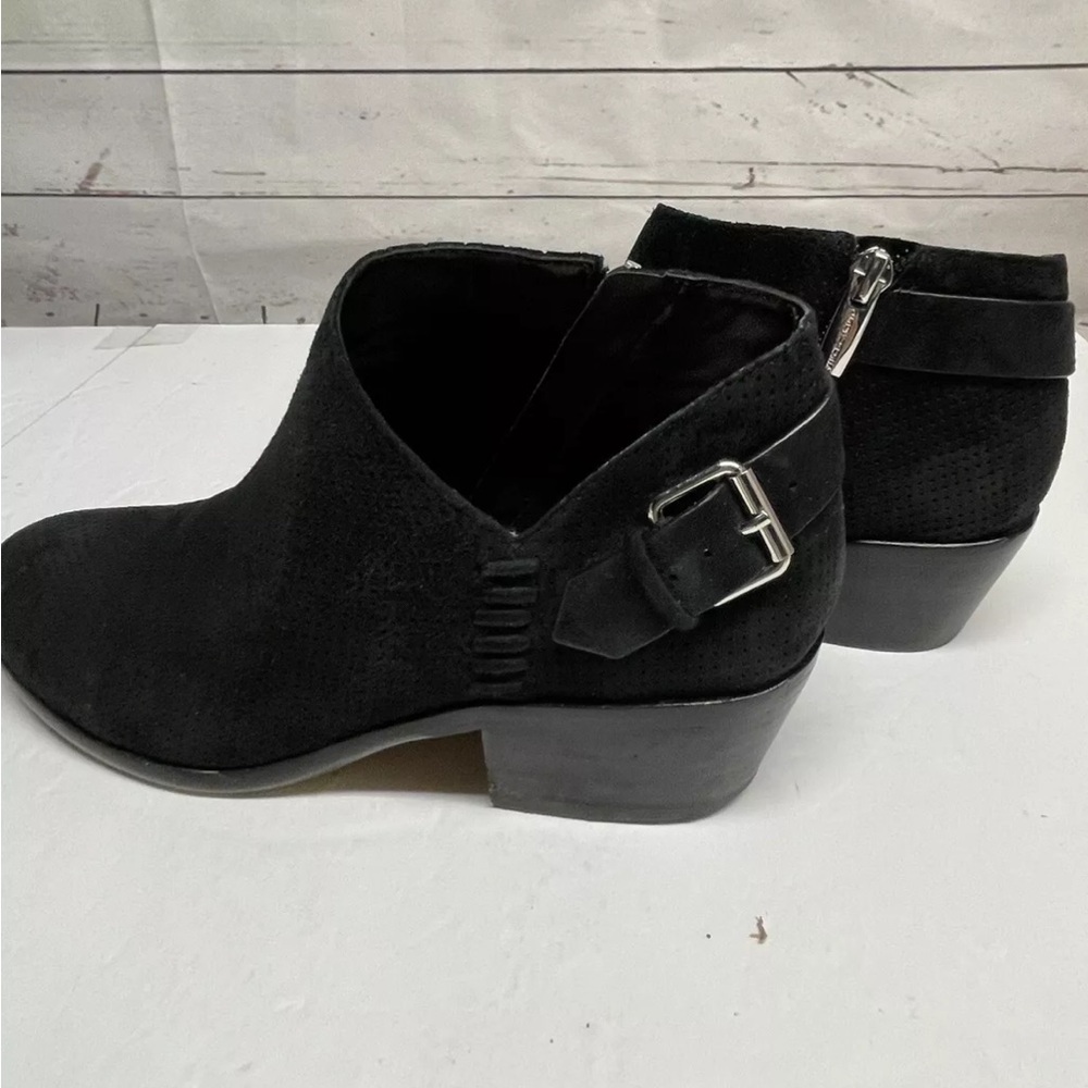 Vince Camuto Western Ankle Booties 6 Black Leather Low Heel Chelsea Boots Buckle